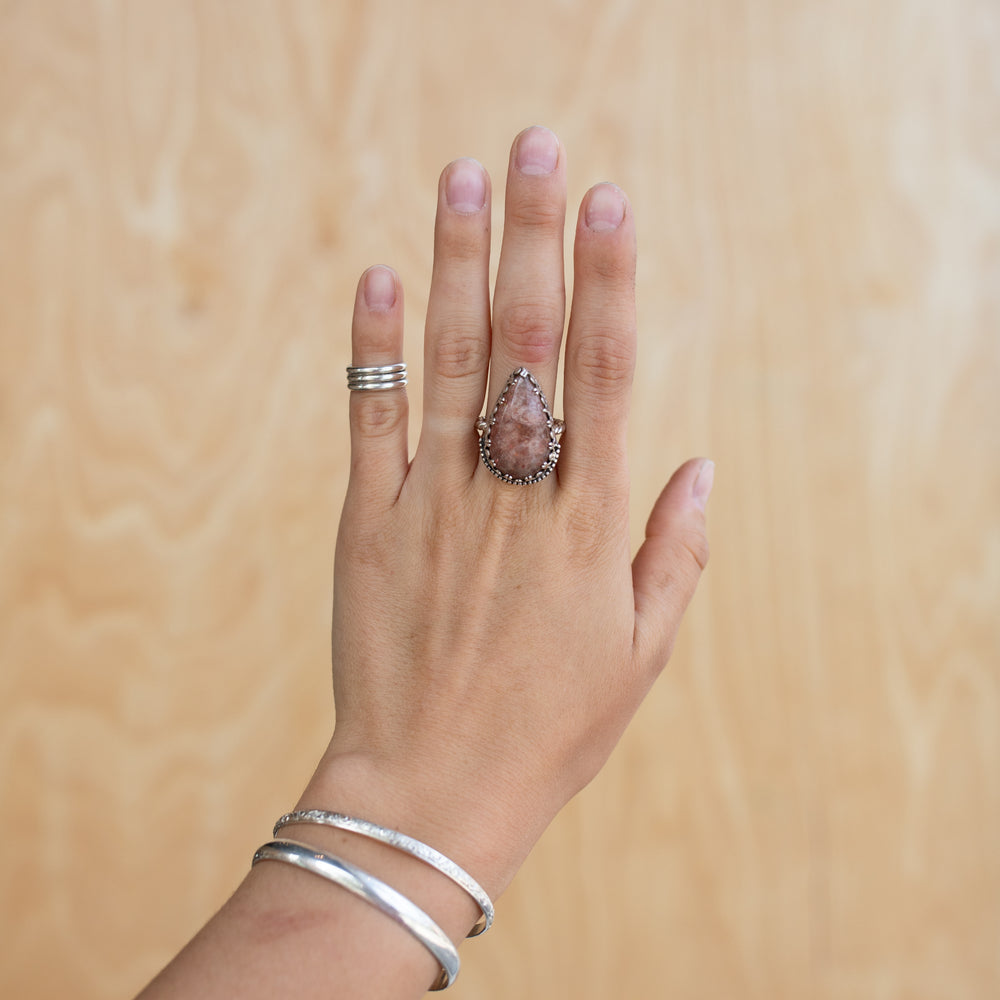 Blush Teardrop - 9.5