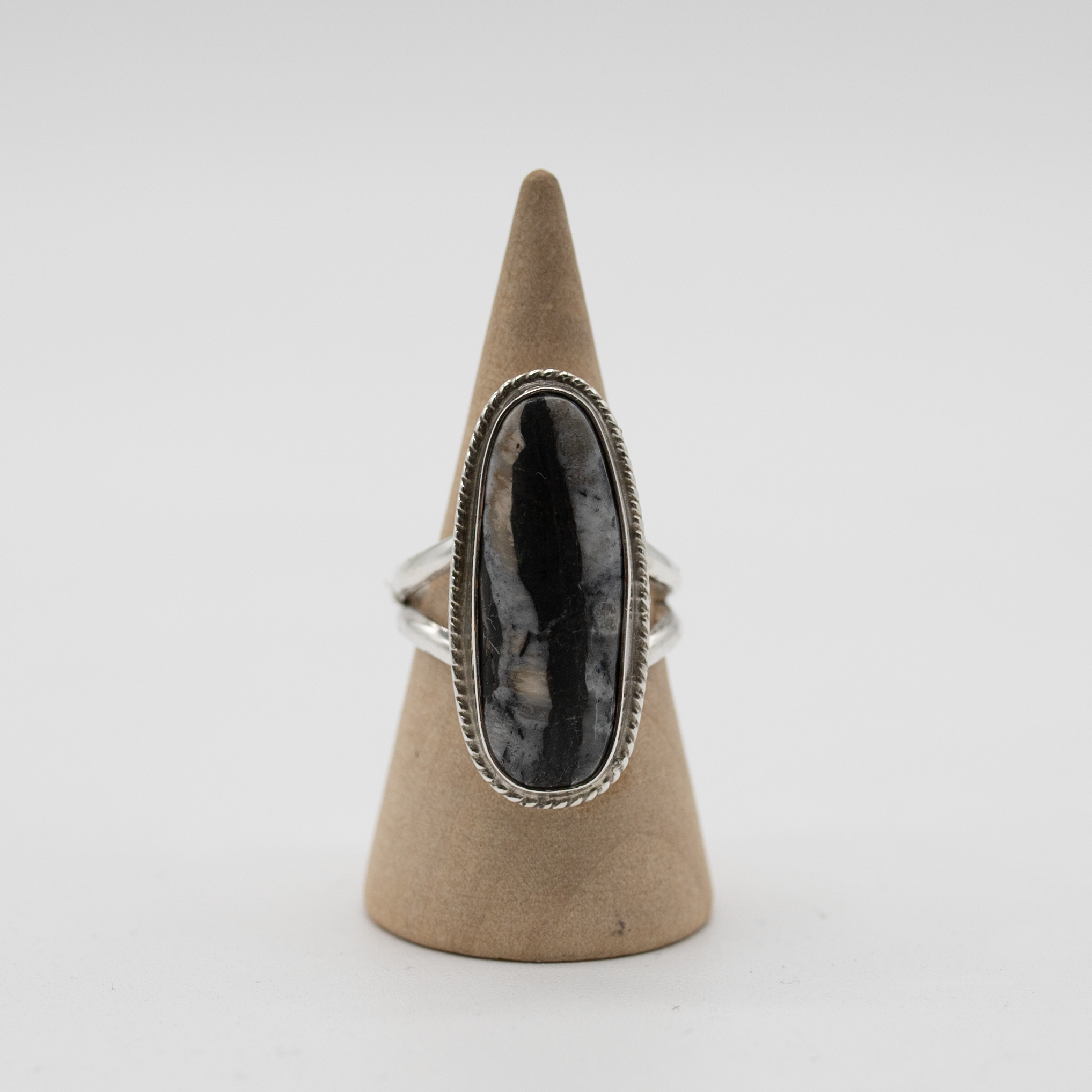 Nightfall Oval — Size 6