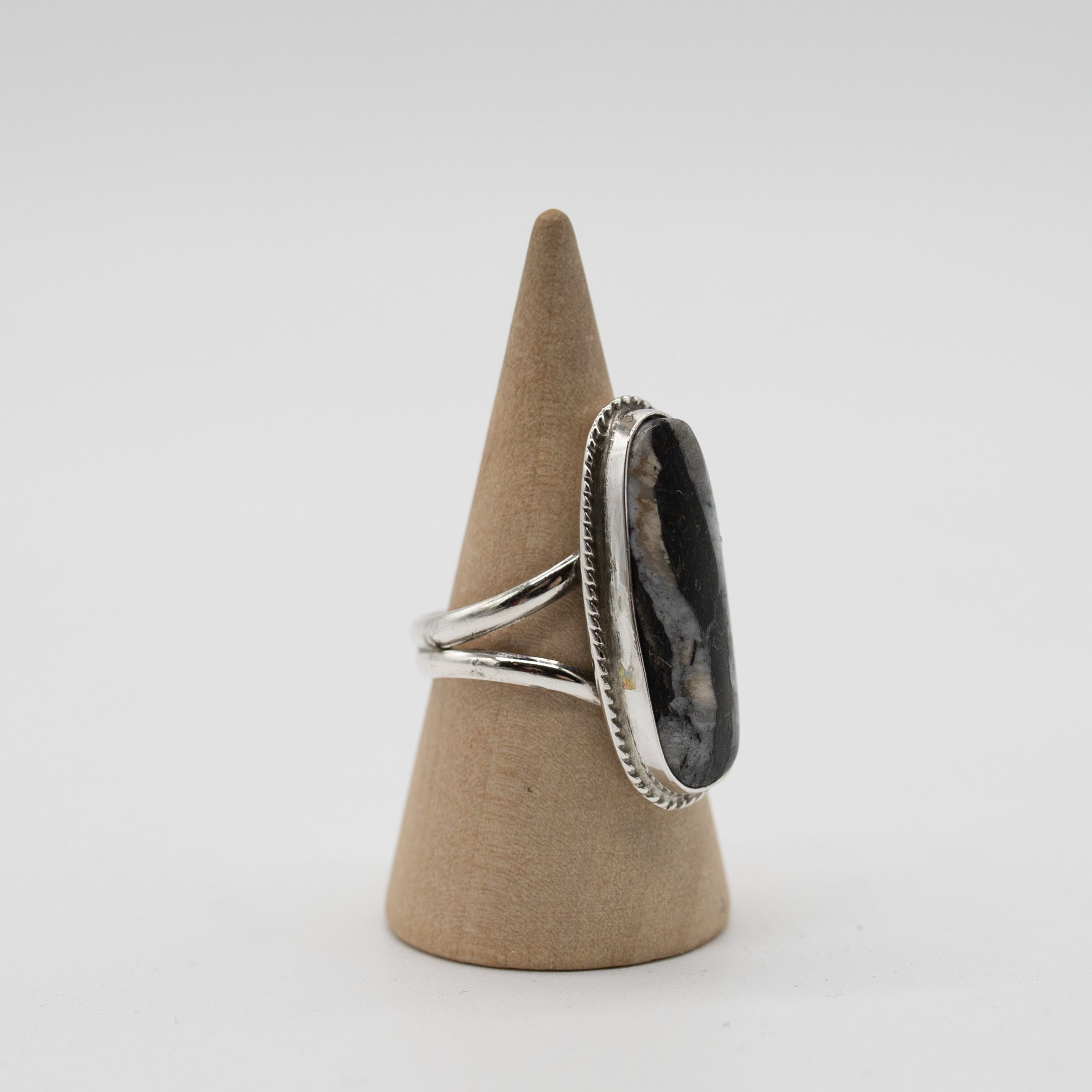 Nightfall Oval — Size 6