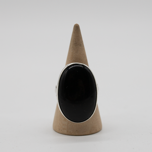 Obsidian Oval — Size 7.5