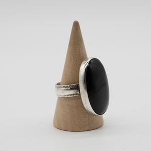 Obsidian Oval — Size 7.5