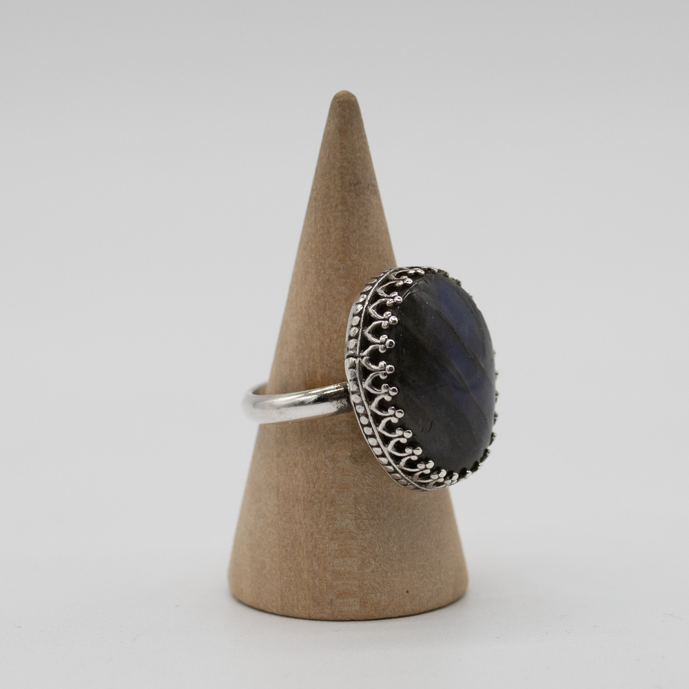 Stormflare Oval — Size 6