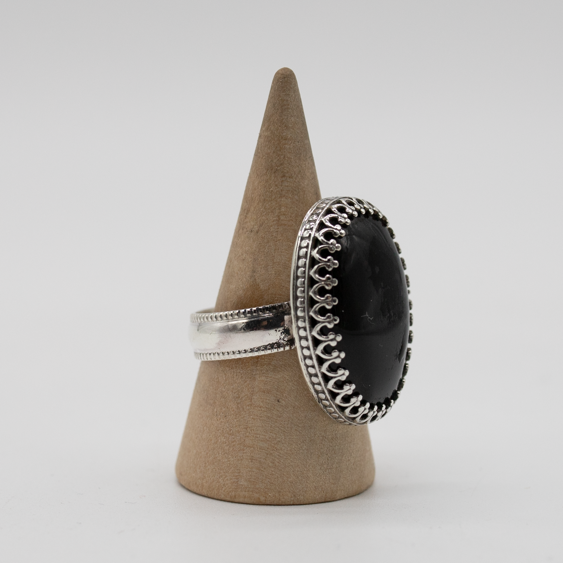 Midnight Oval — Size 7